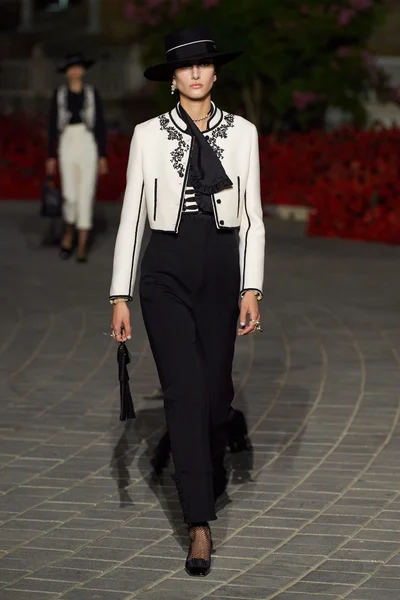 Look 2